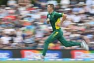 CHRISTCHURCH, NEW ZEALAND - FEBRUARY 22: Chris Morris of South Africa runs in to bowl during game two of the One Day International series between New Zealand and South Africa at Hagley Oval on February 22, 2017 in Christchurch, New Zealand.  (Photo by Kai Schwoerer/Getty Images)
